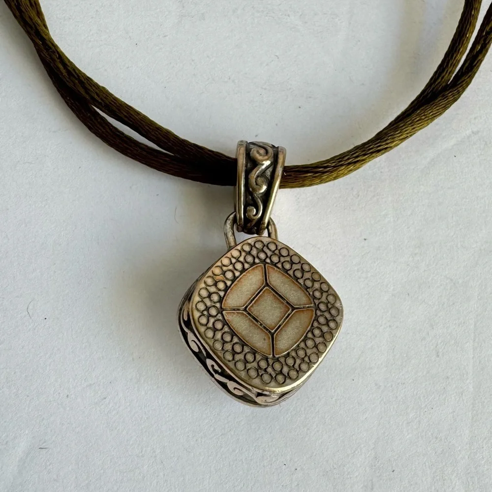 Brighton Venus Necklace Swarovski Crystal Pendant Olive Double Cord Silver Tone - Picture 7 of 11